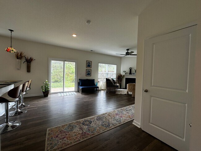Building Photo - 3 bed/2.5 bath with garage - E Morristown, TN