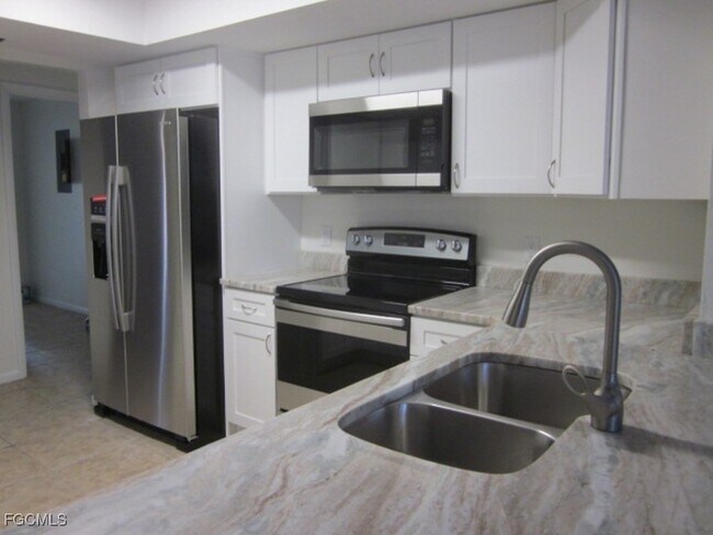 Building Photo - 5716 Riverside Dr
