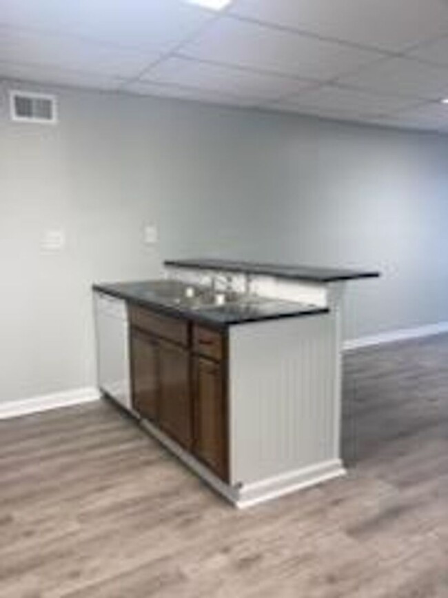 Building Photo - 2115 Bradley Ave