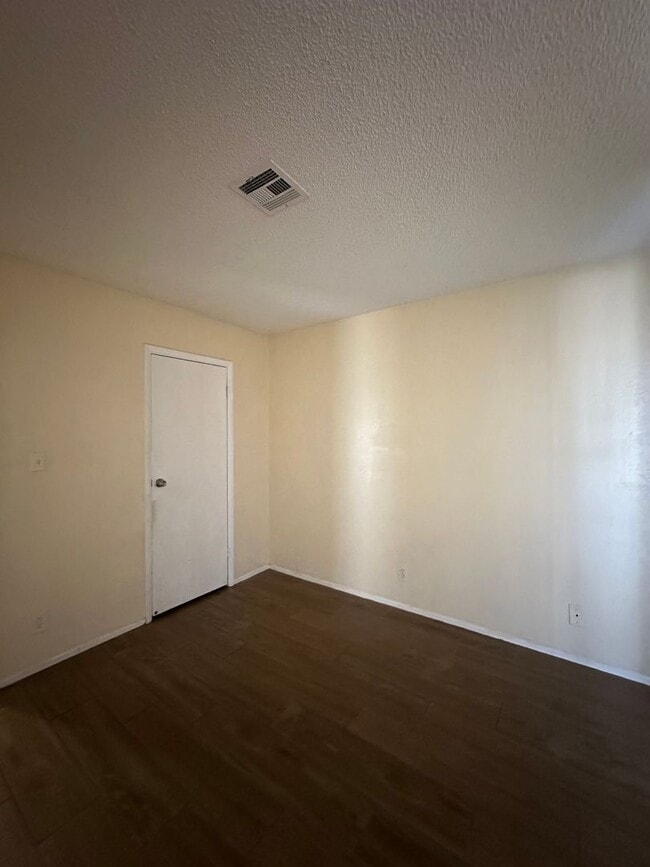 Building Photo - Must see Home!