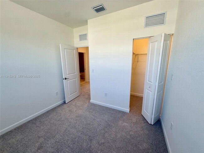 Building Photo - 1111 SE 2nd St