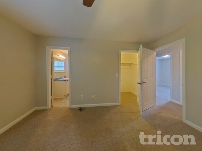 Building Photo - 708 Newport Dr