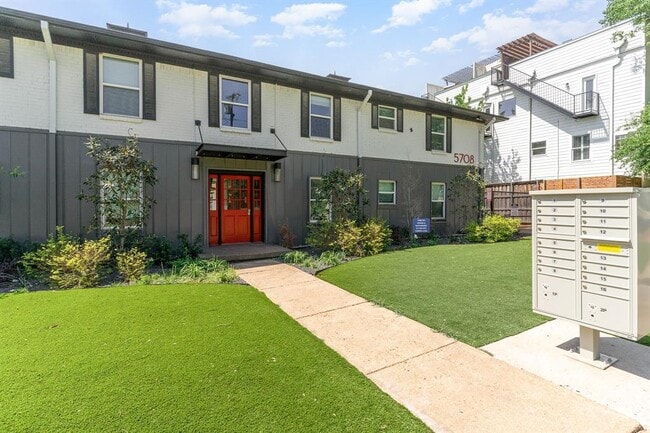 Primary Photo - 5708 Hudson St
