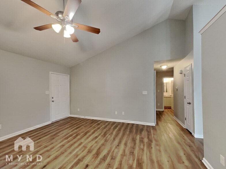 Building Photo - 7001 Lazy Breeze Cir