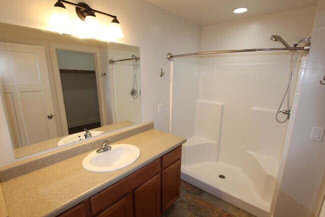 Building Photo - $500 off your 1st Month's rent! Home in Mo...