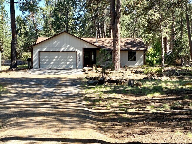 Building Photo - Nature Retreat on 0.6 Acres Near the Desch...