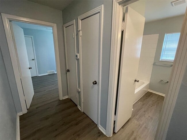 Building Photo - 3 BR/2.5BA | Renovated Single Family Home | 1-Car Garage Parking | Fenced backyard