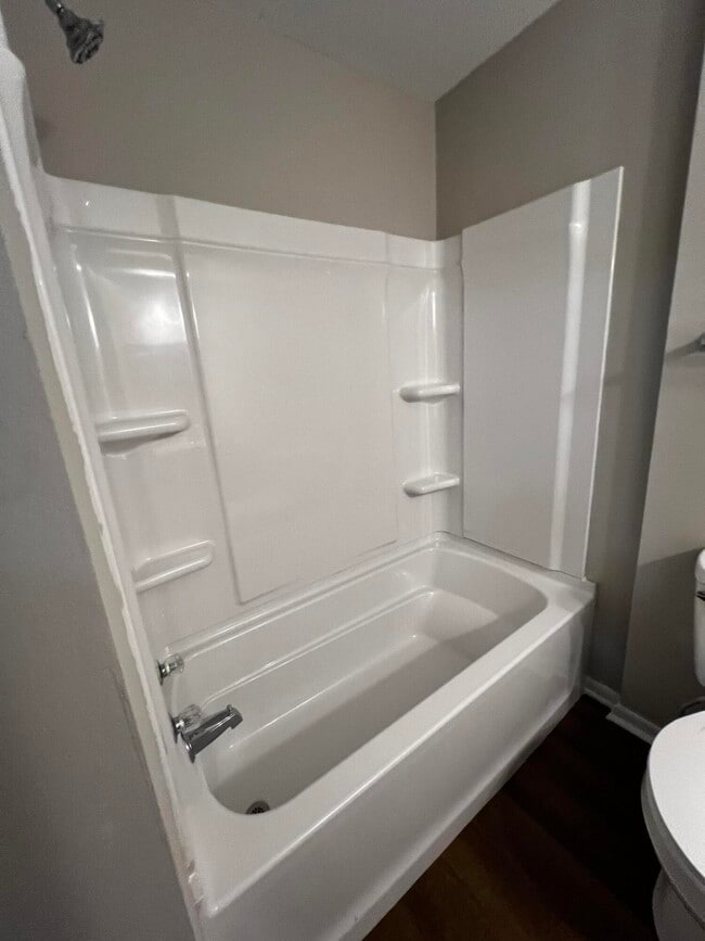 Building Photo - 124 Hampton Dr