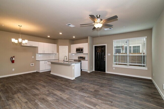 Building Photo - 605 Harvest Moon Dr
