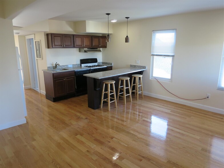 Primary Photo - 23 Weitz St