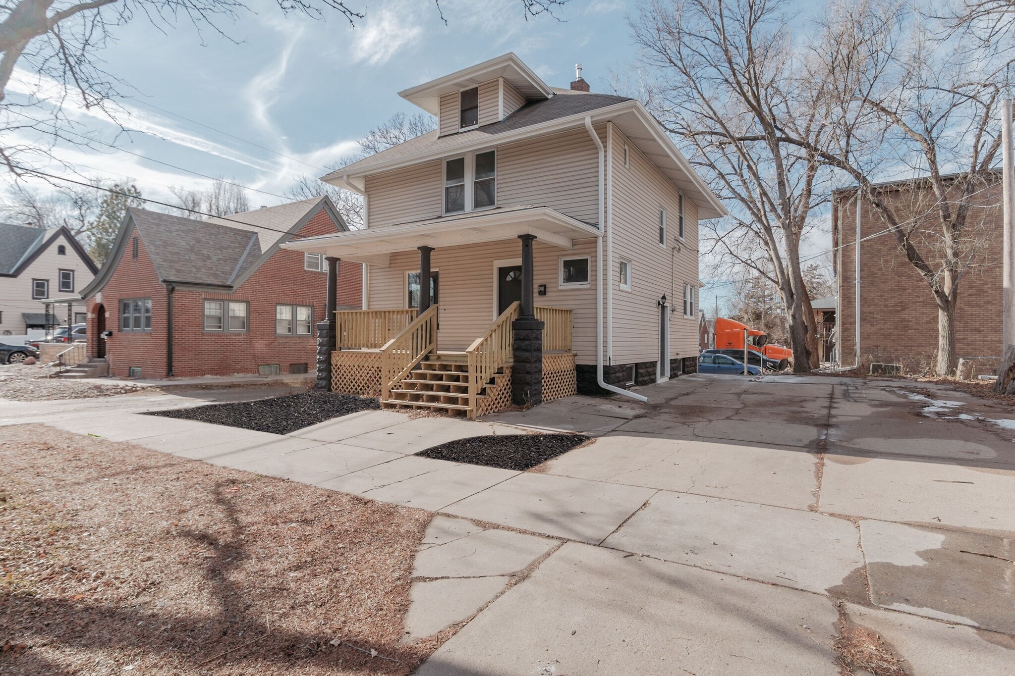 Building Photo - 819 S 10th St