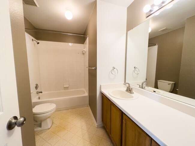 Building Photo - 2301 Drue Ln