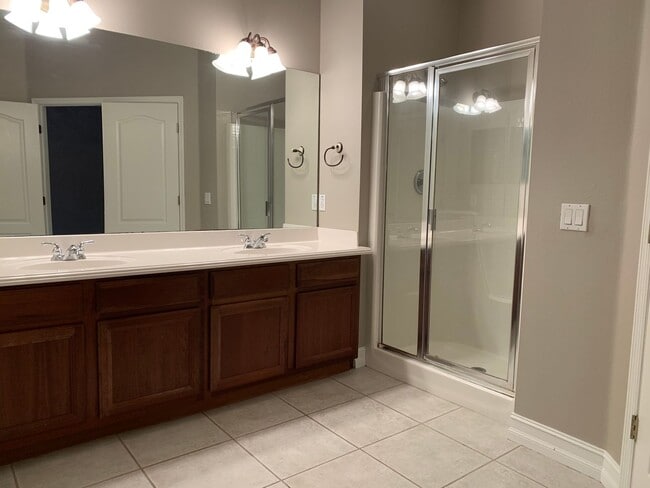 Building Photo - MOVE IN SPECIAL- Charming 3/2 home w/ formal office/4th bedroom and fenced yard in Harmony