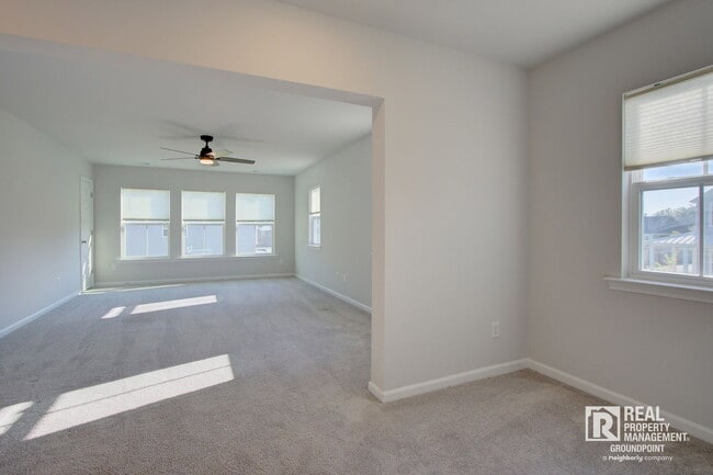 Building Photo - 137 Paddle Boat Wy