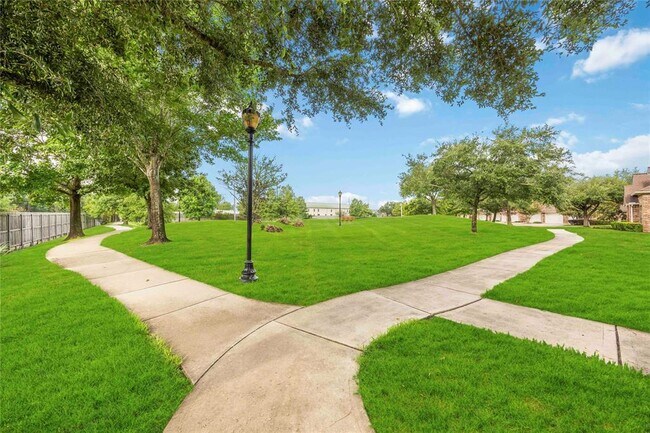 Building Photo - 17711 Brair Arbor