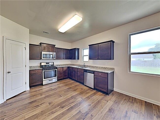 Building Photo - 3032 Avondale Blvd SE