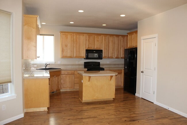 Building Photo - Westside Bend Home Near Old Mill | Spacious Layout & Fenced Yard