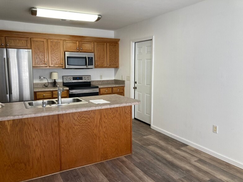 Building Photo - 7219 Pro Ln