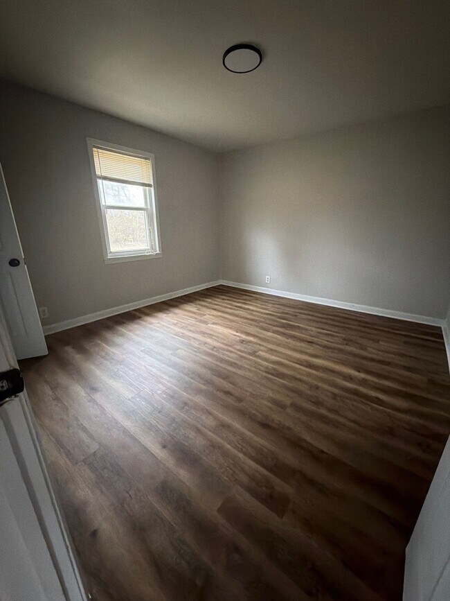 Building Photo - 2 N Monroe Ave