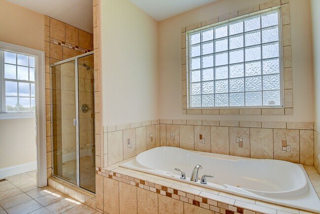 Building Photo - BEAUTIFUL HOME FOR RENT SOUTH CHESAPEAKE!