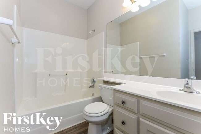 Building Photo - 14050 Drury Ct