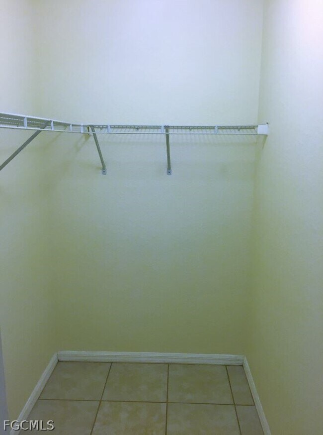 Building Photo - 1421 SE 10th Terrace