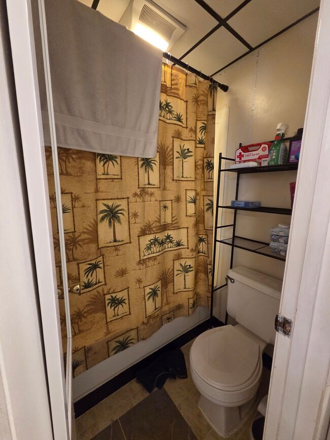 Building Photo - University Tower 2 BR