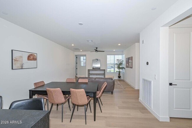 Building Photo - 11300 N Casa Dega Dr