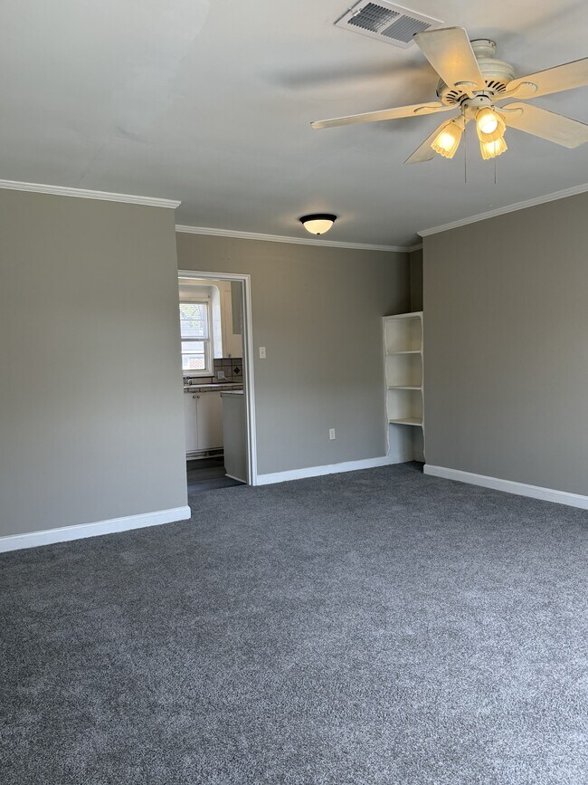 Building Photo - 127 Crestview Dr