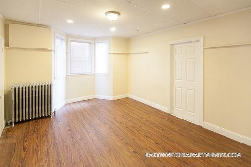 Building Photo - 28 Monmouth St