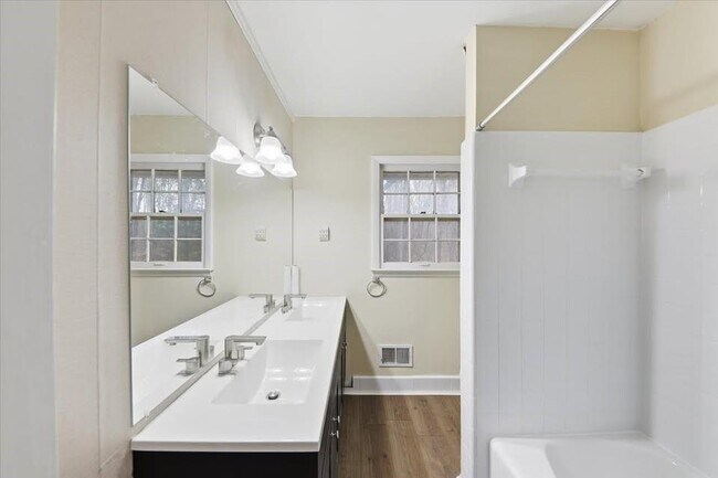 Building Photo - 8435 Campbellton Fairburn Rd