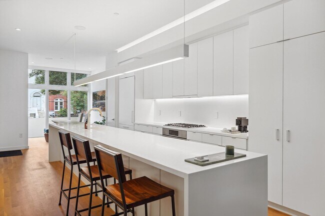 Primary Photo - 1539 6th St NW