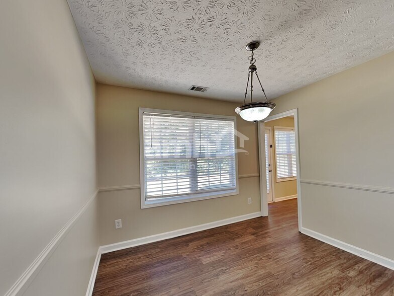 Building Photo - 125 Sanders Walk