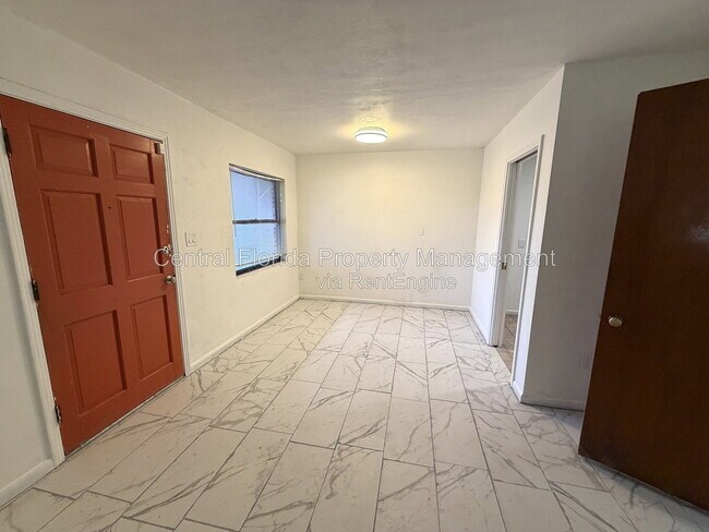 Building Photo - 1624 Ferndell Rd