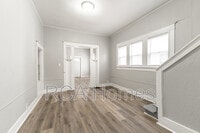 Building Photo - 2427 N Kenwood Ave