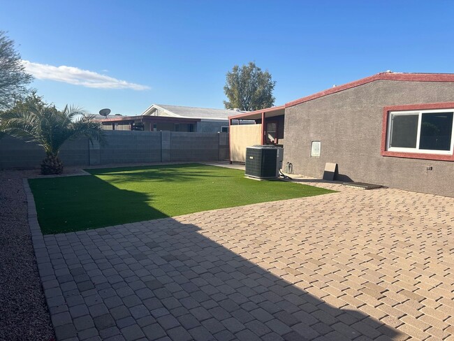 Building Photo - Long term 3 bedroom home in sun lakes