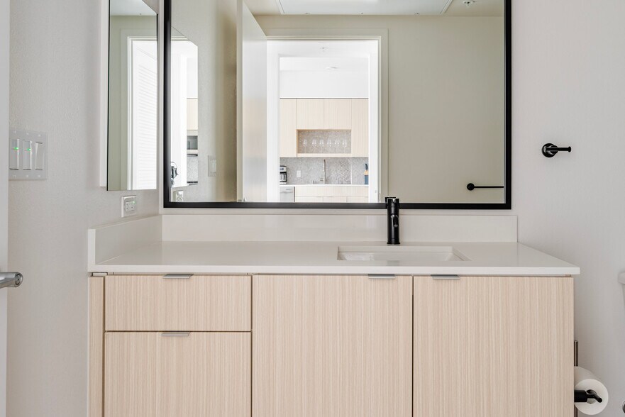 Building Photo - 3301 Innovation Wy