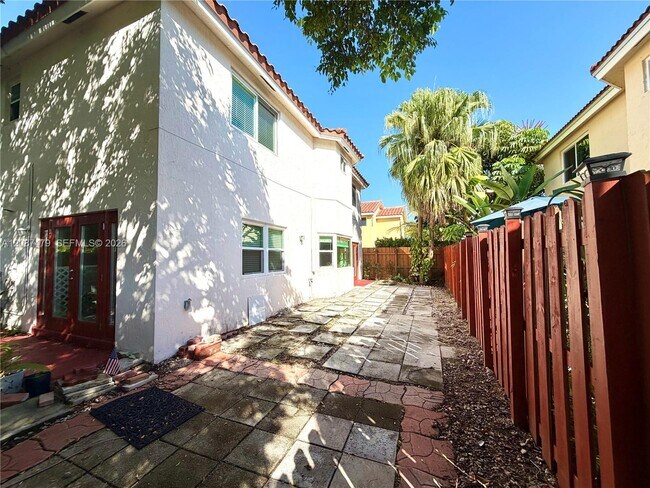 Building Photo - 4631 SW 154th Pl