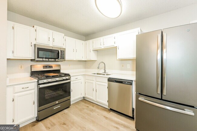 Building Photo - 1612 Picadilly Ct NE