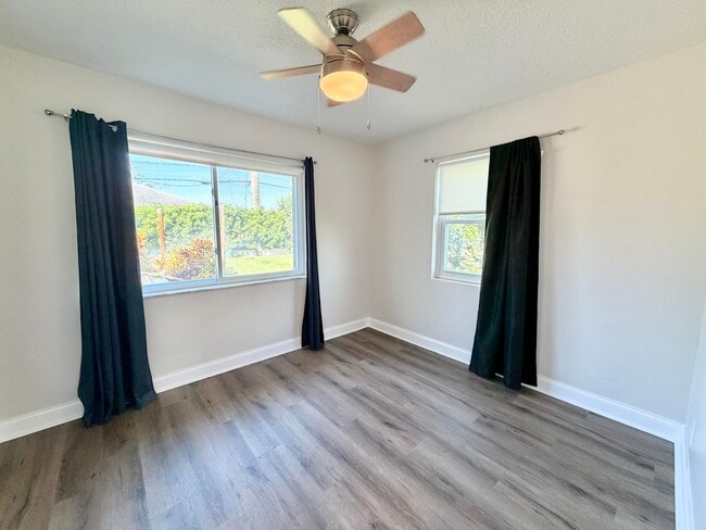 Building Photo - 1615 Crest Dr