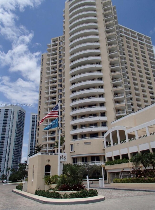 Building Photo - 888 Brickell Key Dr