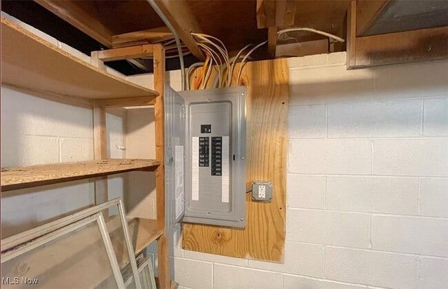 Building Photo - 9315 Glenwood Trail