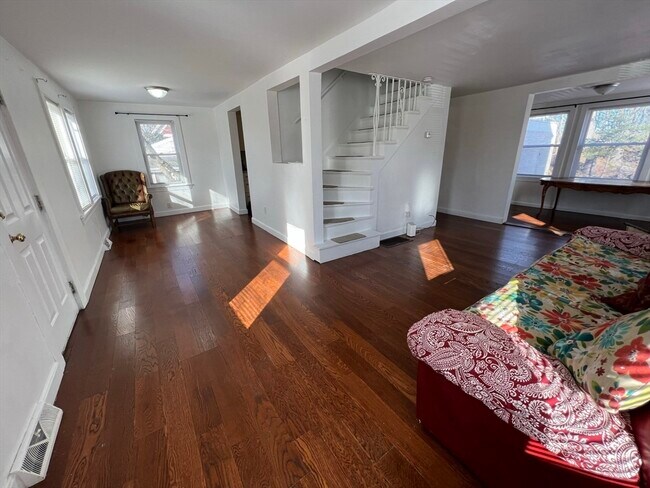 Building Photo - 904 Middle St