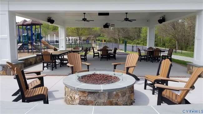 Building Photo - 4718 Twin Hickory Lake Dr