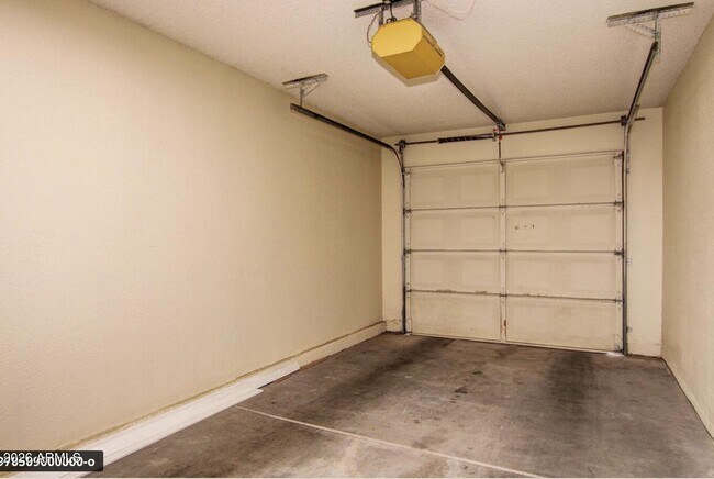 Building Photo - 2333 E Southern Ave