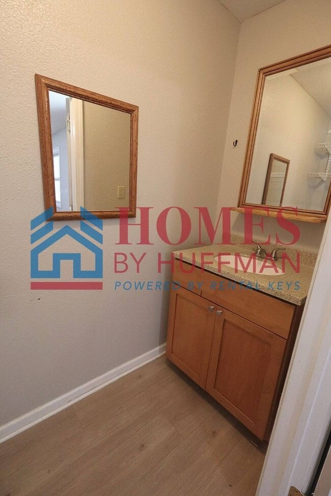 Building Photo - Three Bedroom House | Move in Ready | Princeton