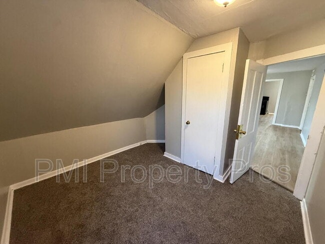 Building Photo - 3806 W Rohr Ave