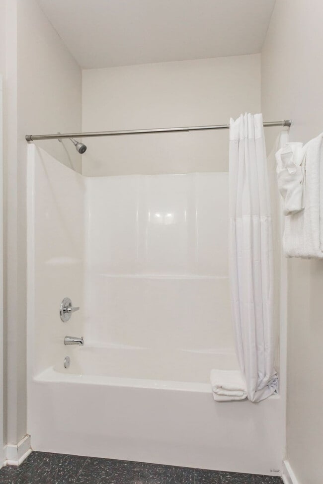 Building Photo - 1016 18th Ave S