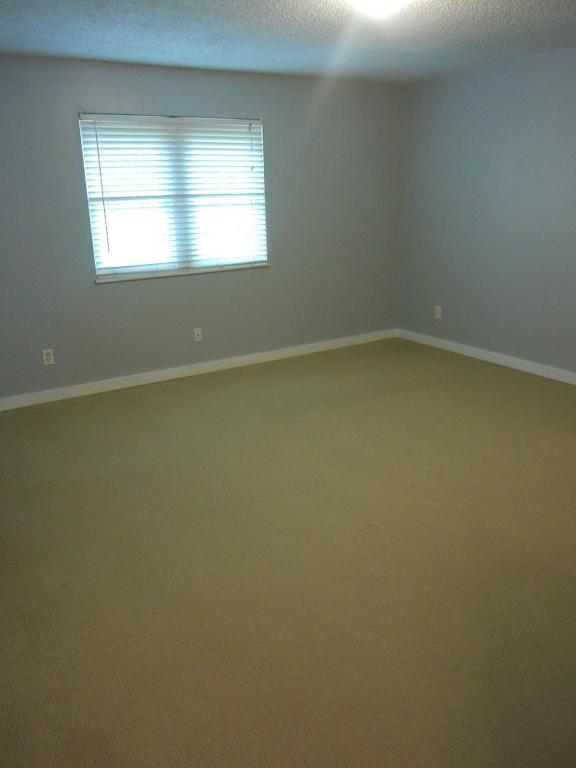 Building Photo - 909 W 41st Pl