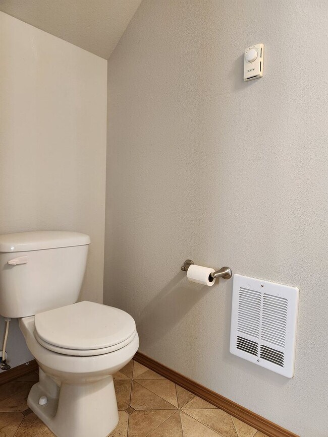 Building Photo - Cozy 3 Bedroom House!!! Ready For New Tena...